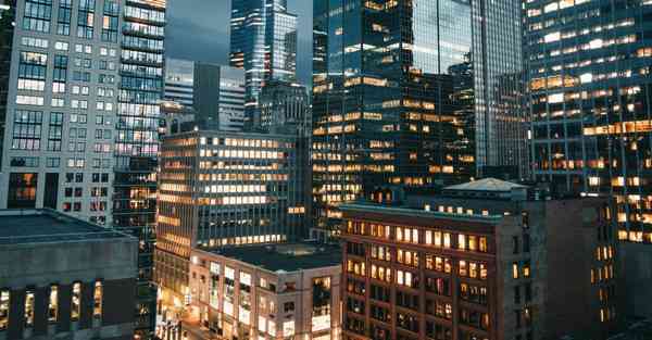 神州高铁车顶智能机器人：让旅行更智能